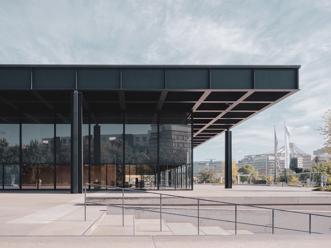Descubra a Neue Nationalgalerie de Berlim: uma joia da arte moderna - Berlin | Secret World Trip Planner