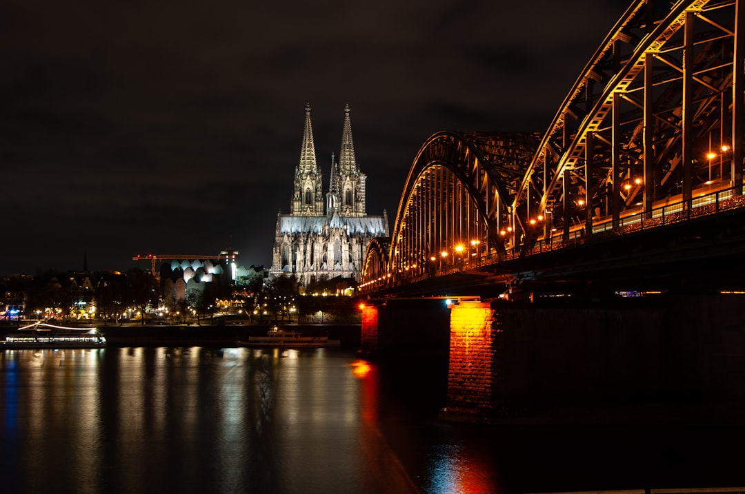 Cologne Cathedral: Un Capolavoro di Architettura Gotica - Köln | Secret World Trip Planner