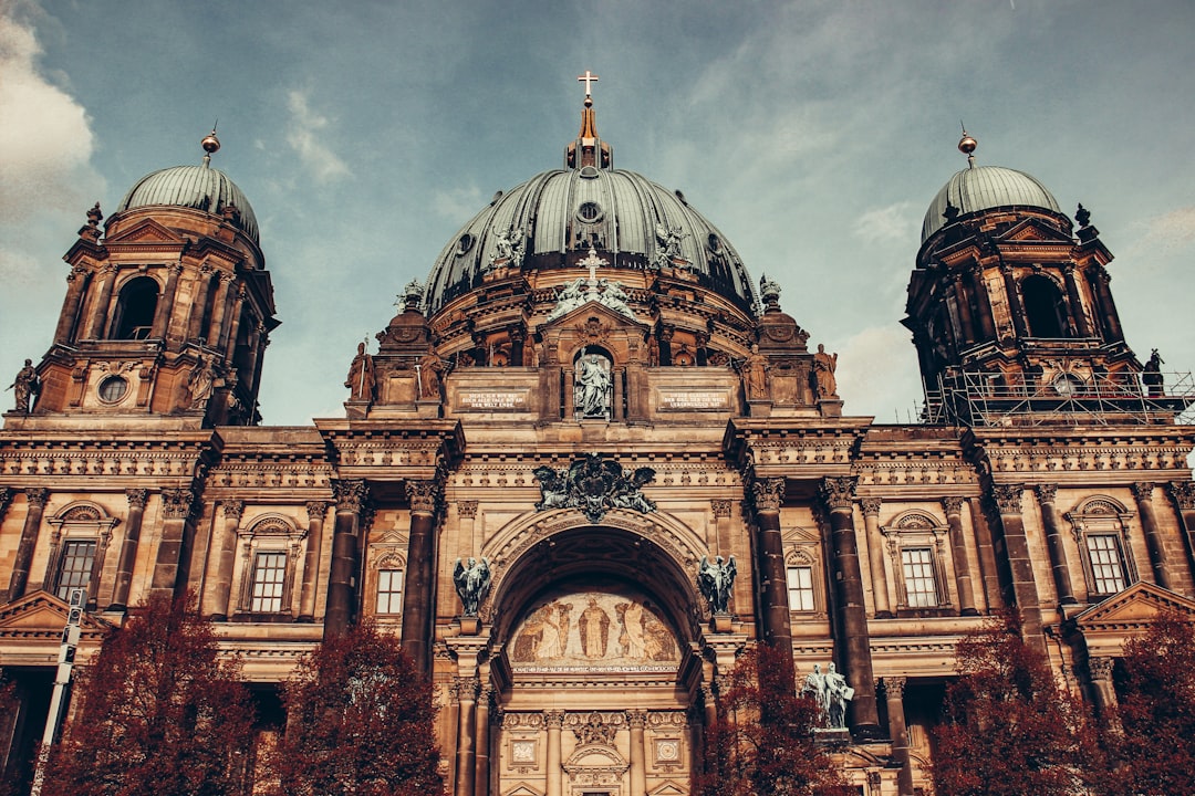 ベルリン大聖堂を発見する：文化と歴史の傑作 - Berlin | Secret World Trip Planner