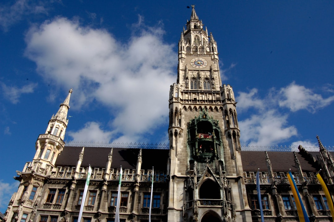 Entdecken Sie den Marienplatz: das pulsierende Herz von München - München | Secret World Trip Planner