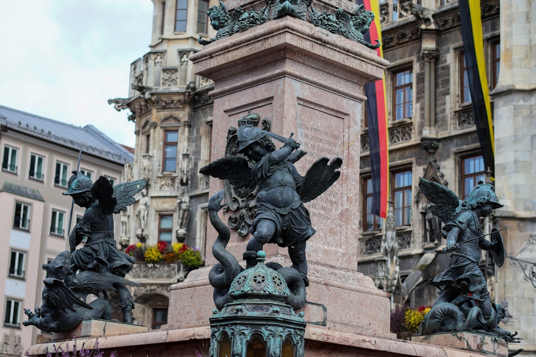 Descubre Marienplatz: el corazón palpitante de Múnich - München | Secret World Trip Planner