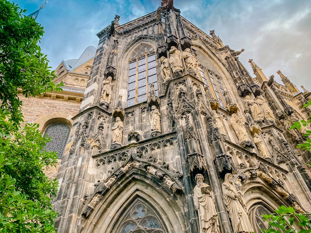 Aachener Dom: Eine Reise in die Geschichte und Spiritualität — Aachen