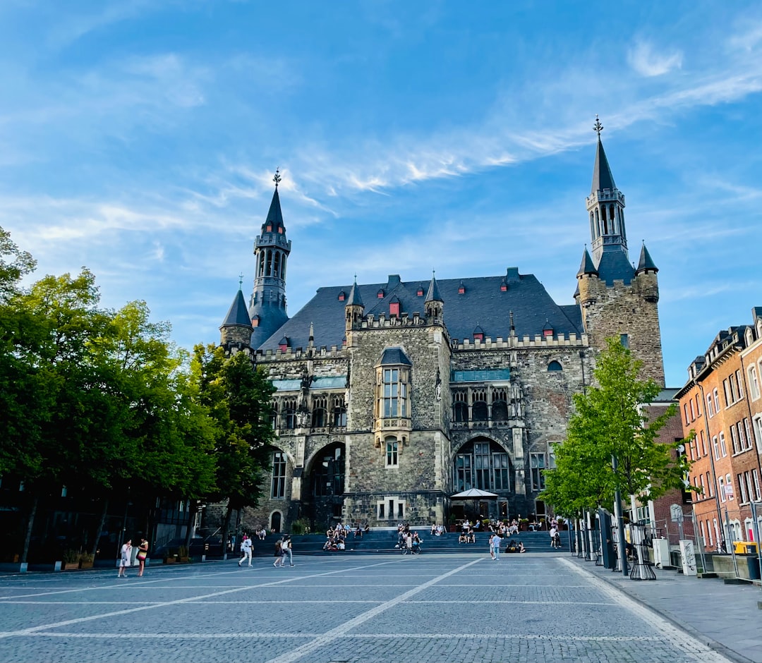 Aachener Dom: Eine Reise in die Geschichte und Spiritualität - Aachen | Secret World Trip Planner
