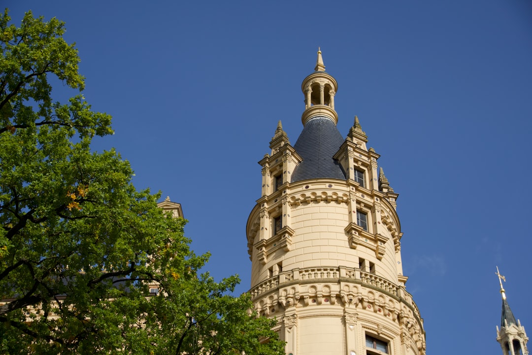 Entdecken Sie das Schloss Schwerin: ein Juwel der deutschen Geschichte - Schwerin | Secret World Trip Planner