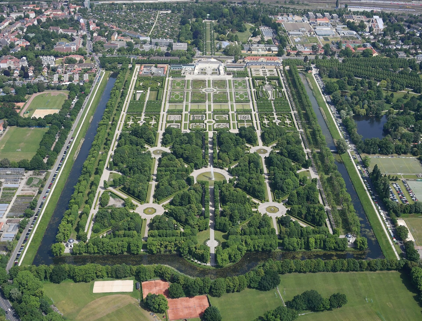 Entdecken Sie die Herrenhäuser Gärten: ein Juwel von Hannover — Hanover