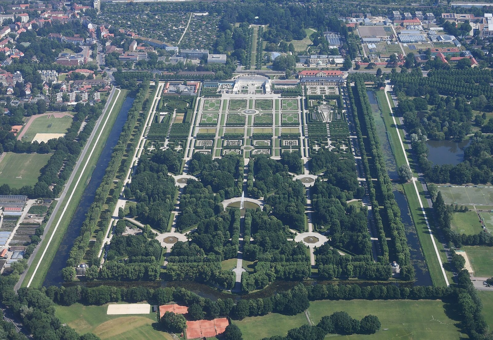 Entdecken Sie die Herrenhäuser Gärten: ein Juwel von Hannover - Hanover | Secret World Trip Planner