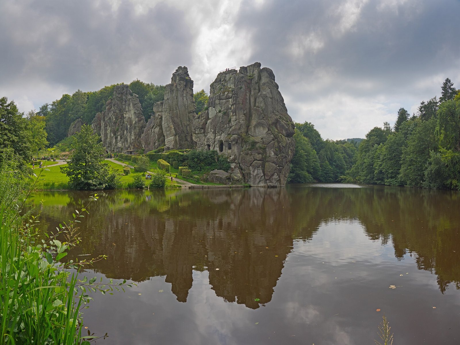 Die Externsteine erkunden: Eine Reise durch die Geschichte Deutschlands - Horn-Bad Meinberg | Secret World Trip Planner