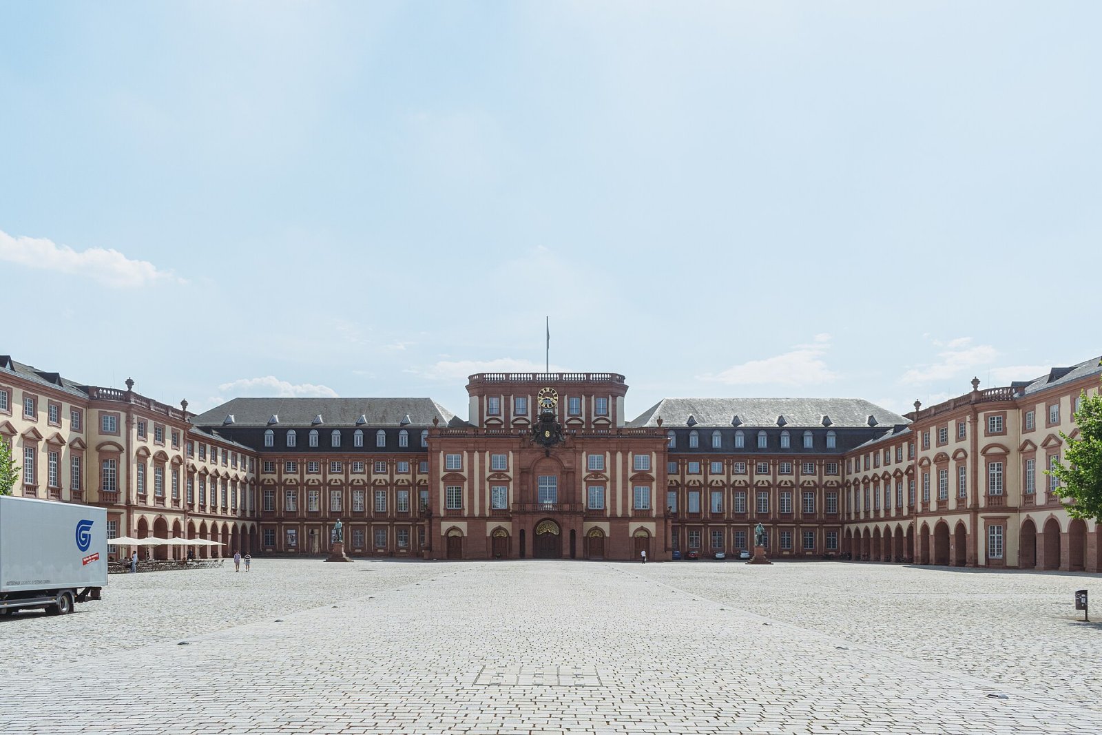Mannheim Palace: Ein Historisches Juwel im Herzen Deutschlands - Mannheim | Secret World Trip Planner