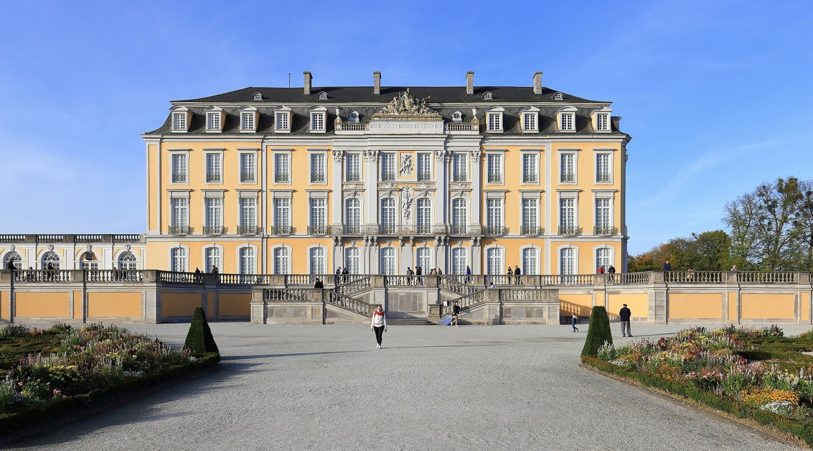 Scopri Schloss Augustusburg: un gioiello barocco a Brühl - Brühl | Secret World Trip Planner