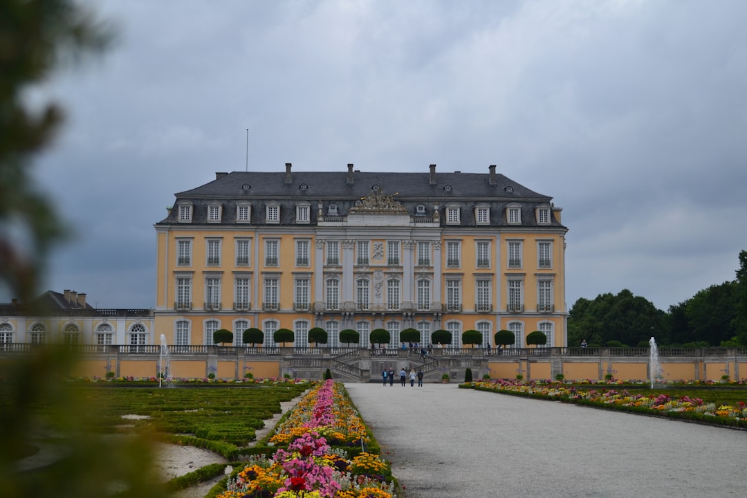 Entdecken Sie Schloss Augustusburg: Ein barockes Juwel in Brühl — Brühl