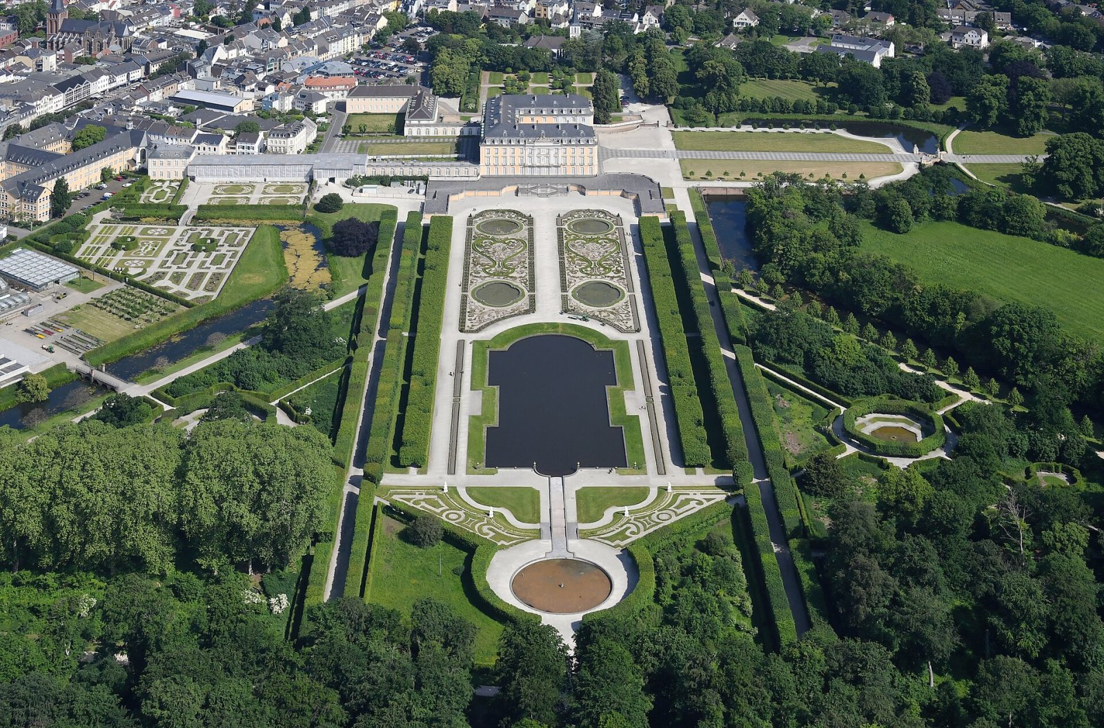 Entdecken Sie Schloss Augustusburg: Ein barockes Juwel in Brühl - Brühl | Secret World Trip Planner