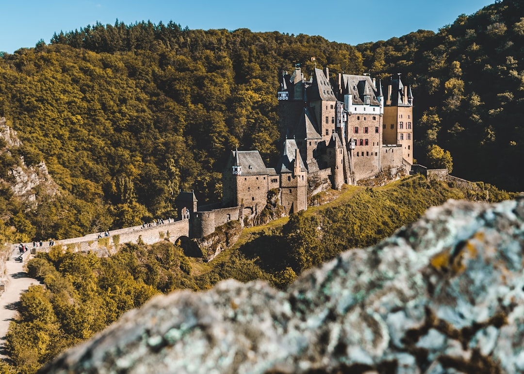 Scopri Burg Eltz: un tesoro nascosto in Germania - Wierschem | Secret World Trip Planner