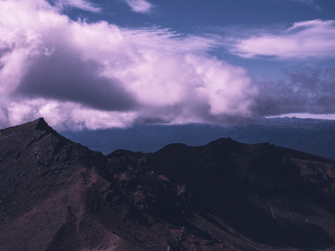 Entdecke den Tongariro Alpine Crossing: Einzigartiges Trekking in Neuseeland — Tongariro Alpine Crossing