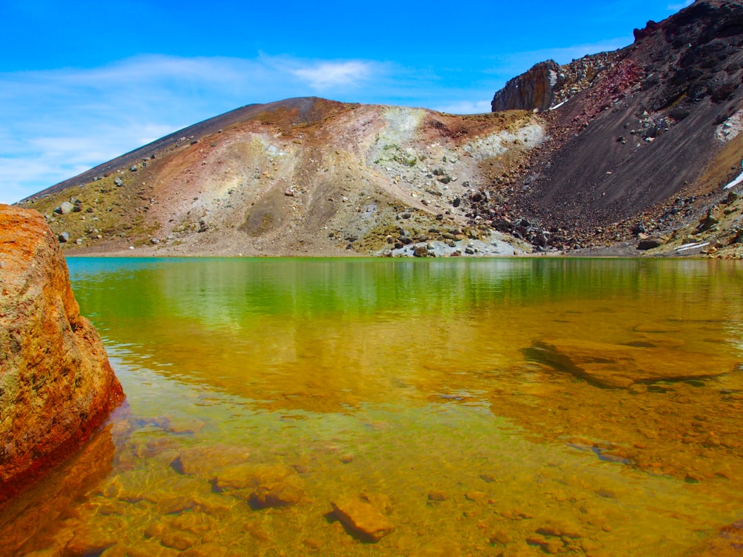 Entdecke den Tongariro Alpine Crossing: Einzigartiges Trekking in Neuseeland - Tongariro Alpine Crossing | Secret World Trip Planner