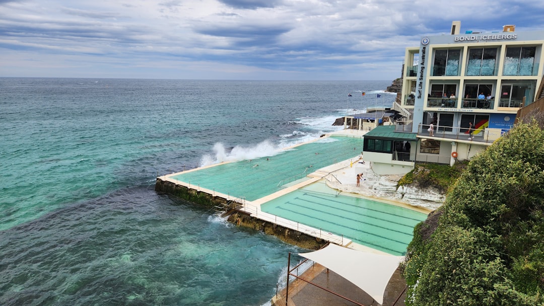 Skulptur am Meer: Kunst entlang der Bondi-Küste - Bondi Beach Nuovo Galles del Sud 2026 | Secret World Trip Planner