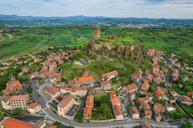 Entdecken Sie das Château de Polignac in Le Puy-en-Velay - Polignac | Secret World Trip Planner