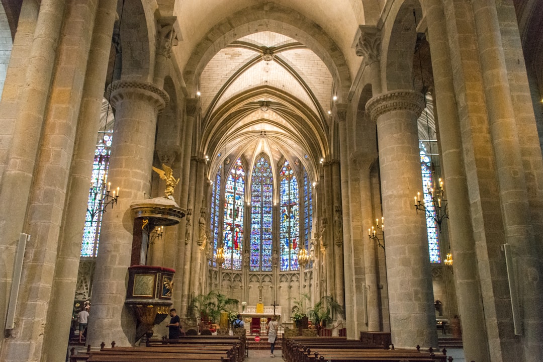 Entdecken Sie die Cathédrale du Puy-en-Velay: ein Juwel der französischen Kultur — Le Puy-en-Velay