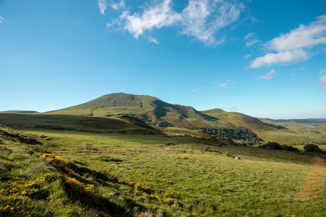 Discover Lac Chambon: A Nature Haven in Auvergne — Murol