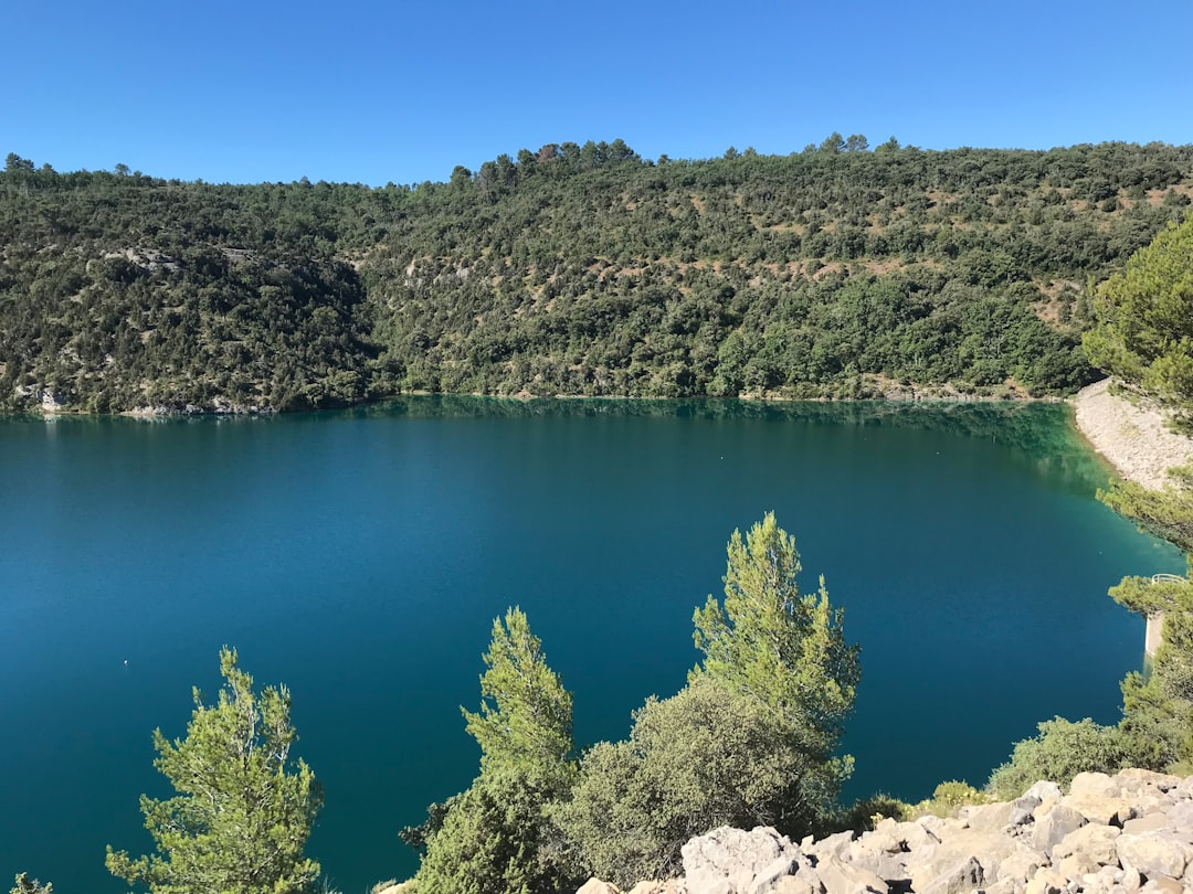 Entdecken Sie den Aydat-See: Ein Naturparadies in Frankreich - Aydat | Secret World Trip Planner
