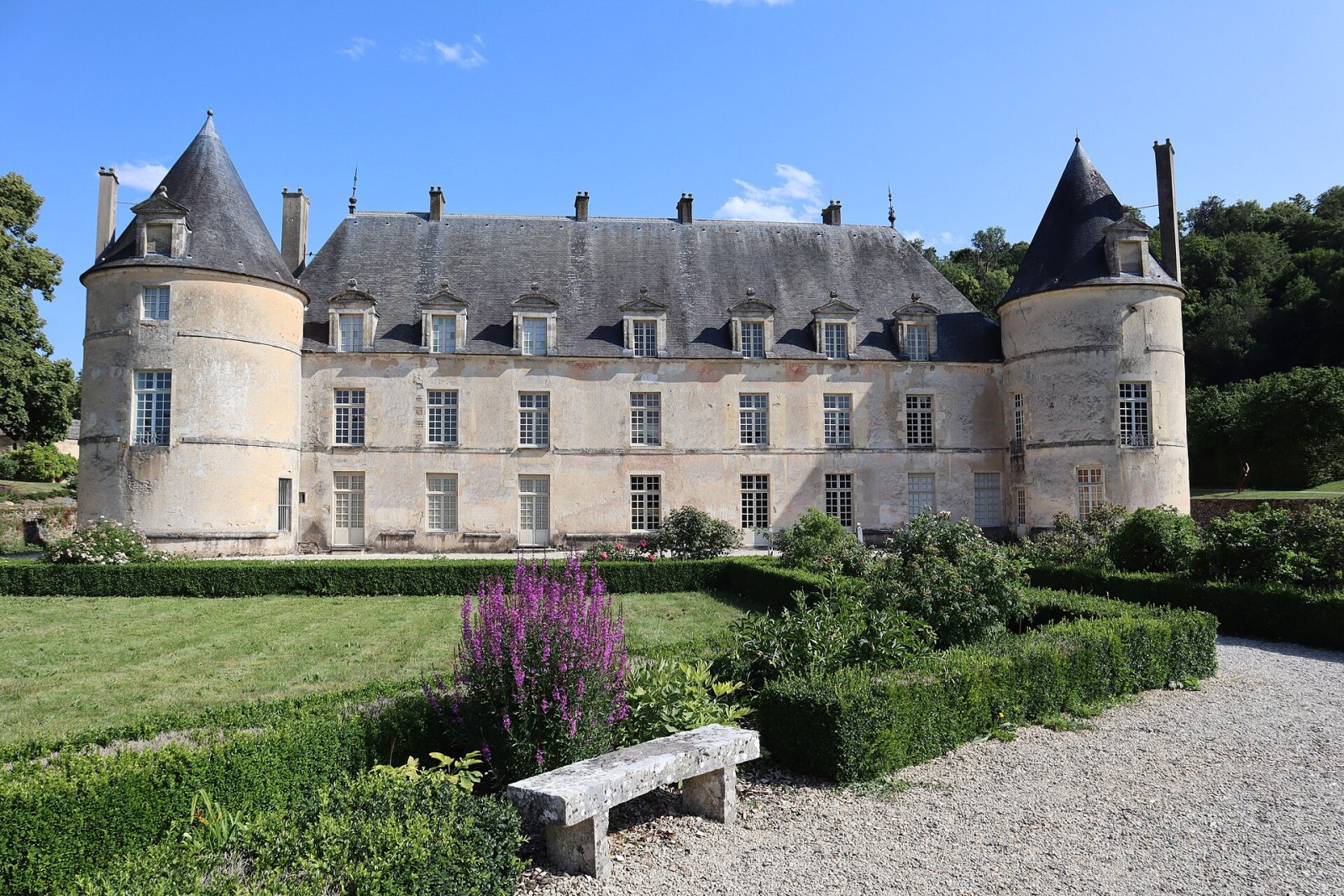 Entdecken Sie den Charme des Château de Bussy-Rabutin in Frankreich — Hauteroche