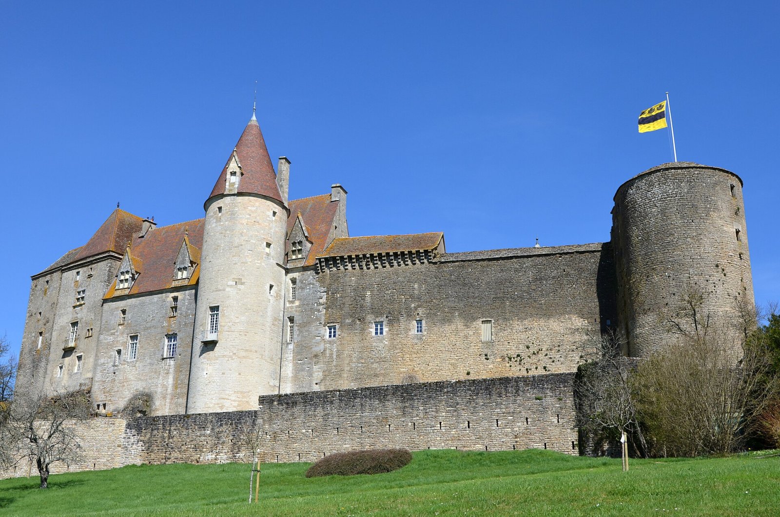 Scopri il Fascino del Château de Châteauneuf in Borgogna - Vandenesse-en-Auxois | Secret World Trip Planner