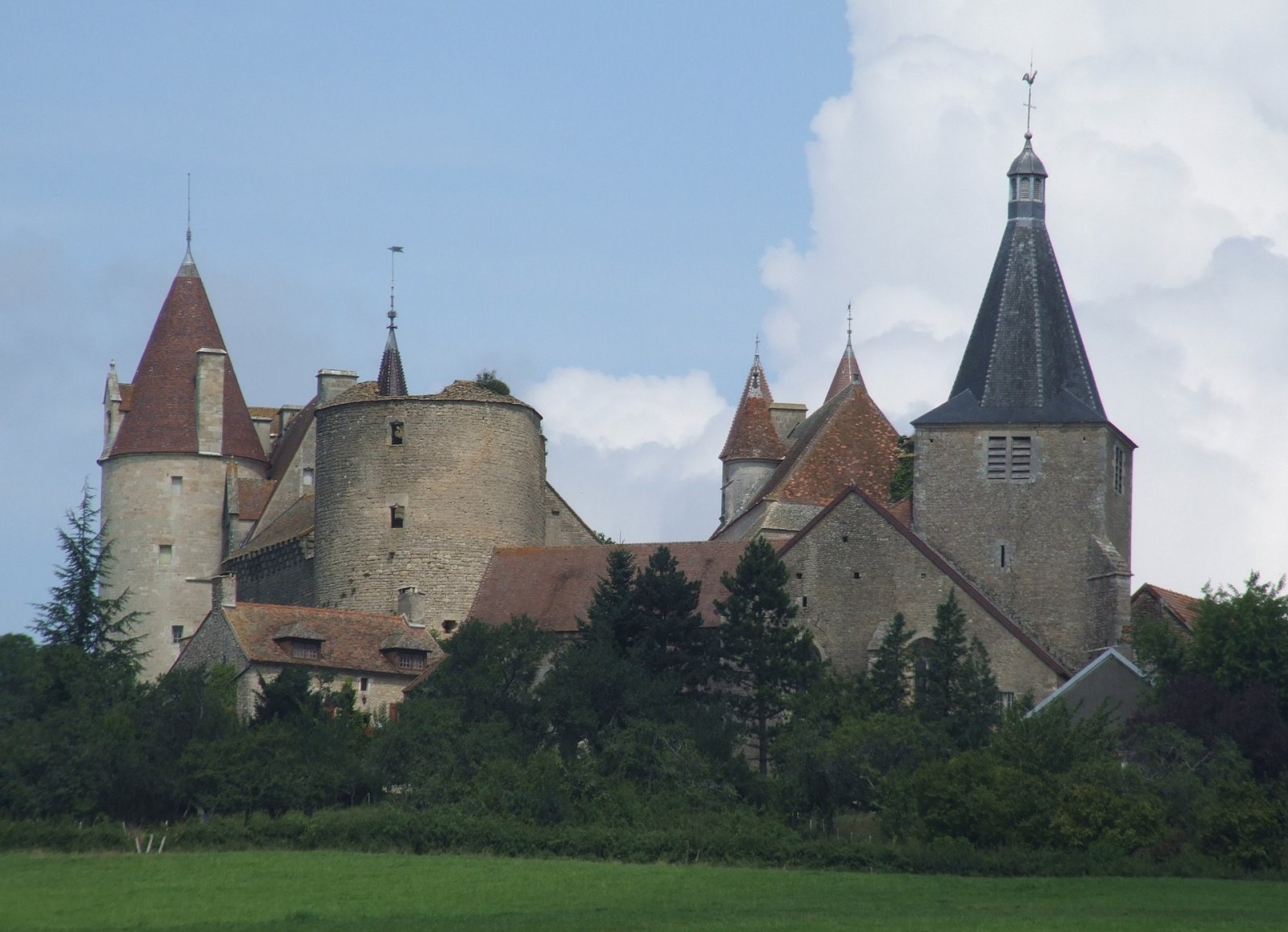 Entdecken Sie den Charme des Château de Châteauneuf in Burgund — Vandenesse-en-Auxois