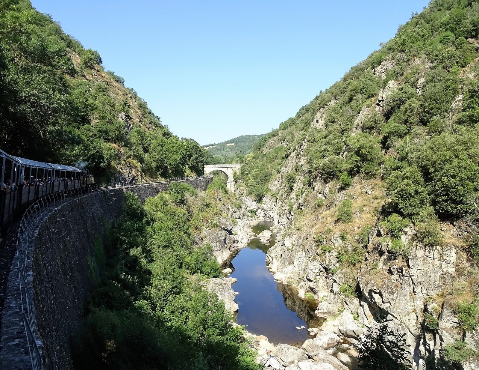 Gorges du Doux: Ein Naturparadies in Frankreich - Colombier-le-Vieux | Secret World Trip Planner