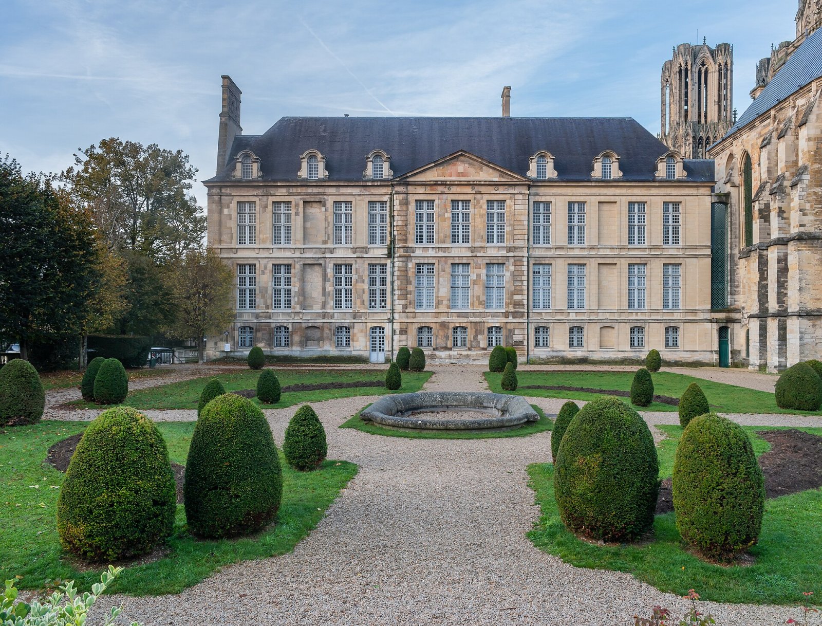 Entdecken Sie den Palais du Tau in Reims: Geschichte und Schönheit — Reims