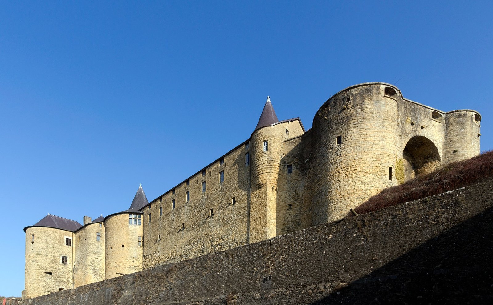 Entdecken Sie das Château Fort de Sedan: ein Juwel der französischen Geschichte — Sedan