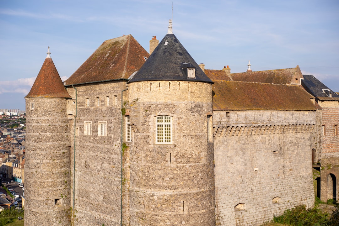 Entdecken Sie das Château Fort de Sedan: ein Juwel der französischen Geschichte - Sedan | Secret World Trip Planner