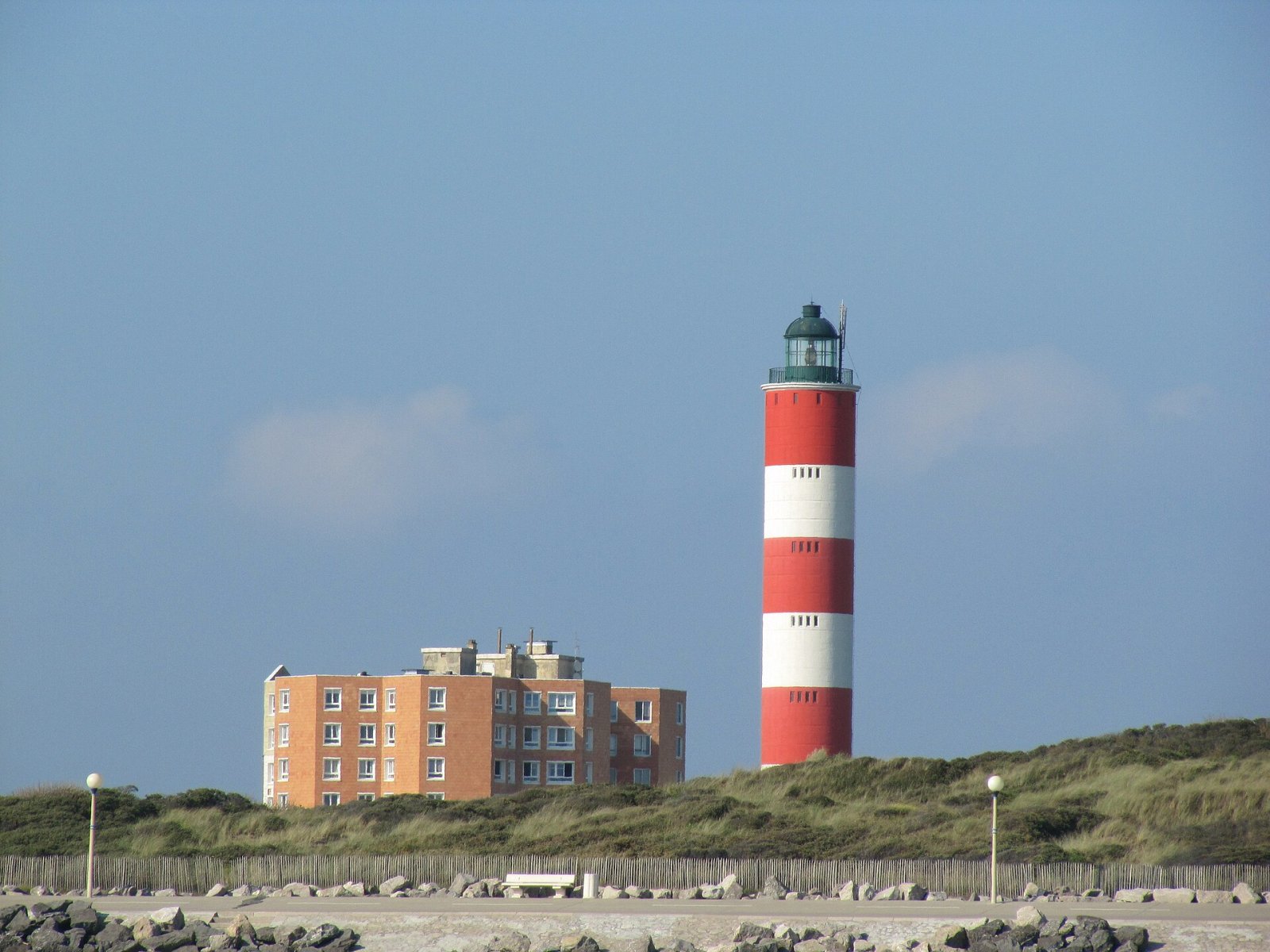 Exploring the Calais Lighthouse: A Journey Through History and Sea — Calais