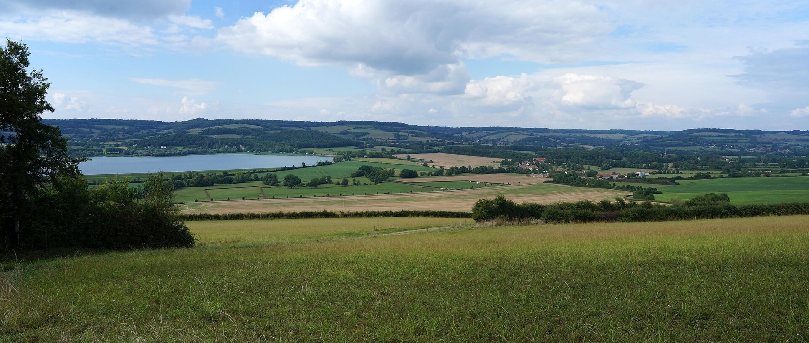 Scopri il Lac de Panthier: un angolo di paradiso in Borgogna — Maconge
