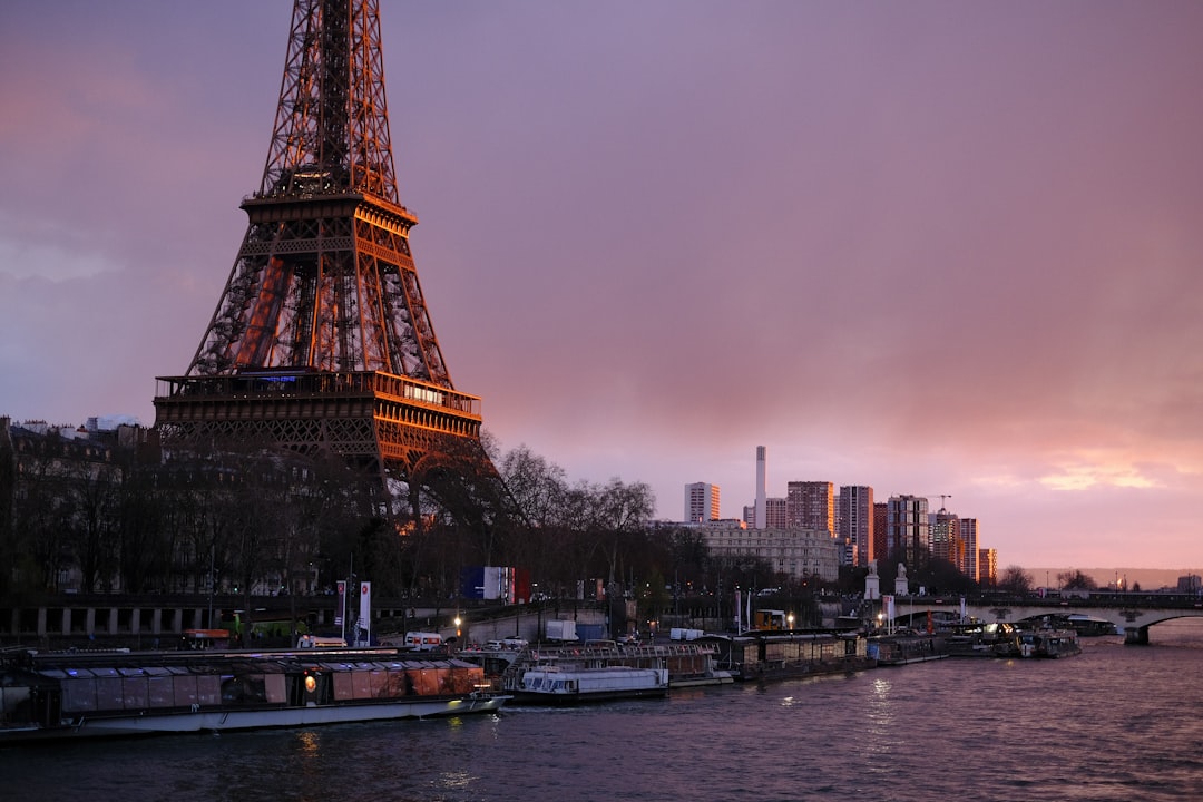 Entdecken Sie den Eiffelturm: Symbol von Paris und Frankreich - Paris | Secret World Trip Planner