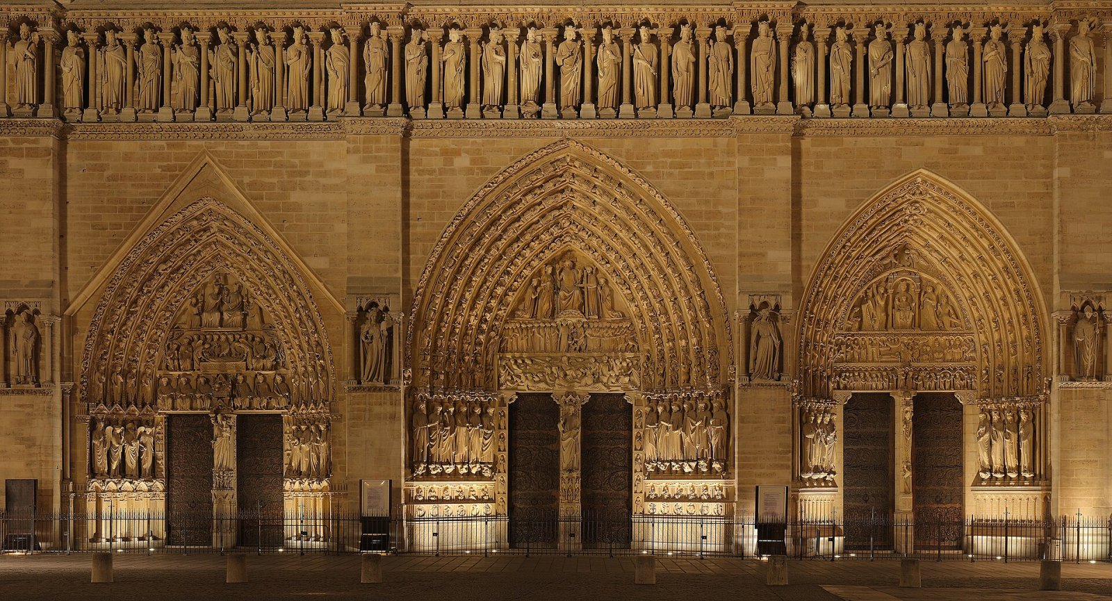Entdecken Sie Notre-Dame de Paris: ein Meisterwerk der gotischen Architektur - Paris | Secret World Trip Planner