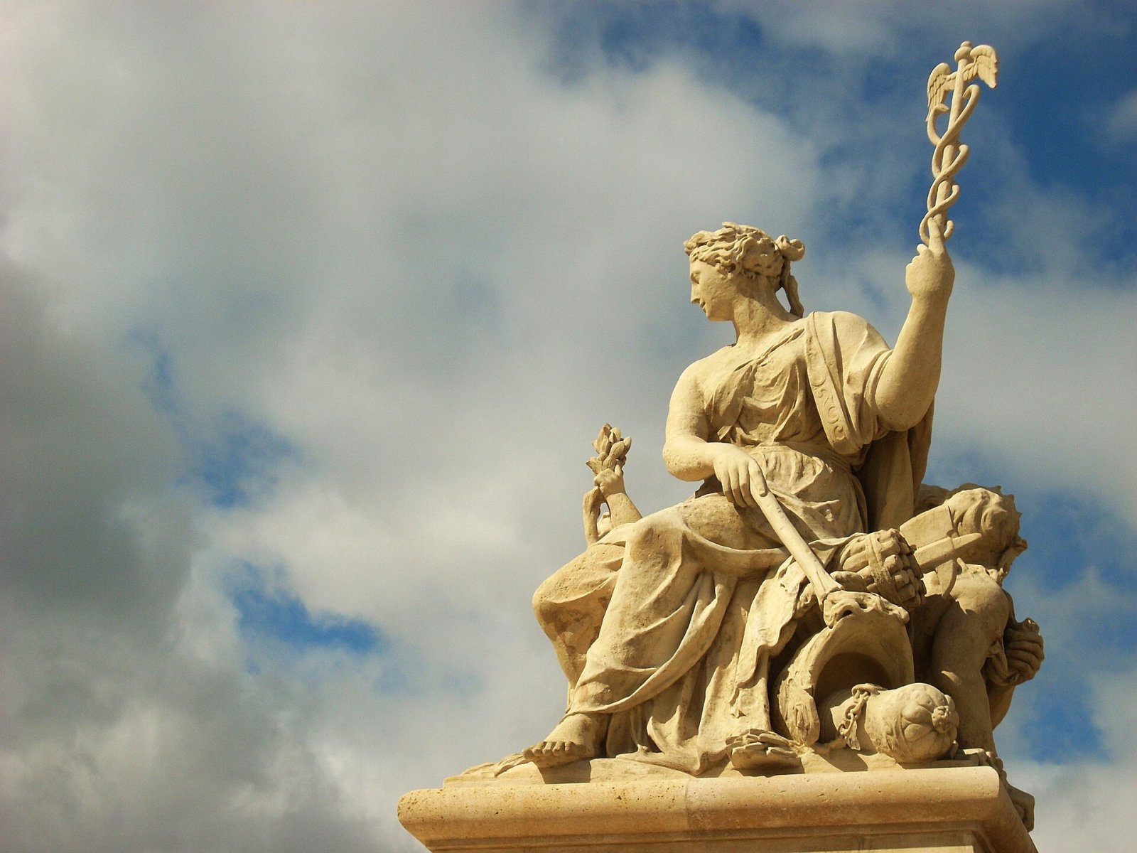Discover the Palace of Versailles: Timeless History and Beauty - Versailles | Secret World Trip Planner