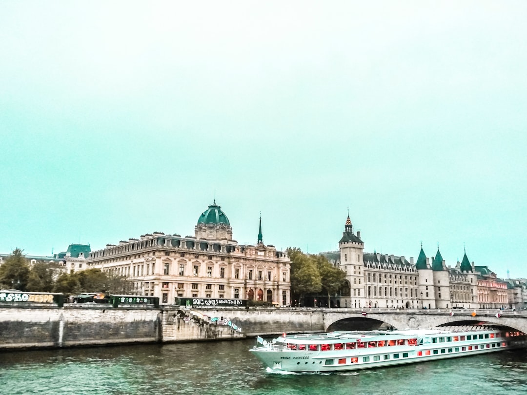 Conciergerie: Storia e Bellezza della Parigi Medievale - Paris | Secret World Trip Planner