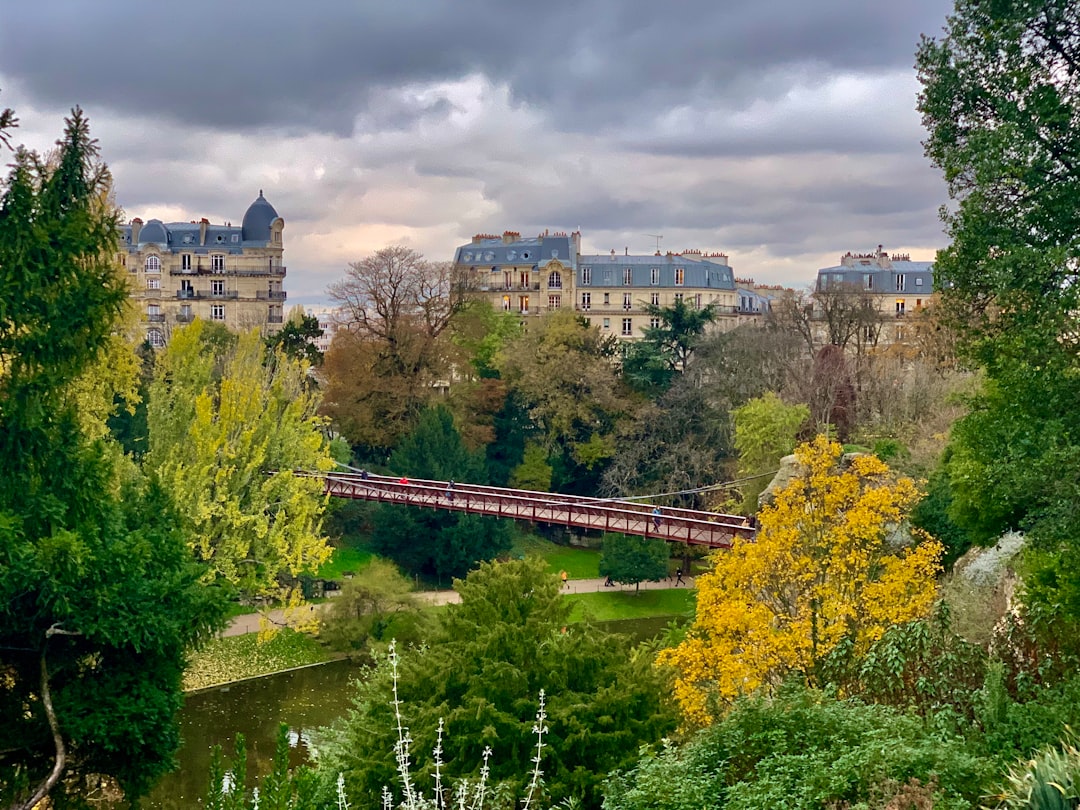 Parc des Buttes-Chaumont: un angolo di natura a Parigi - Paris | Secret World Trip Planner