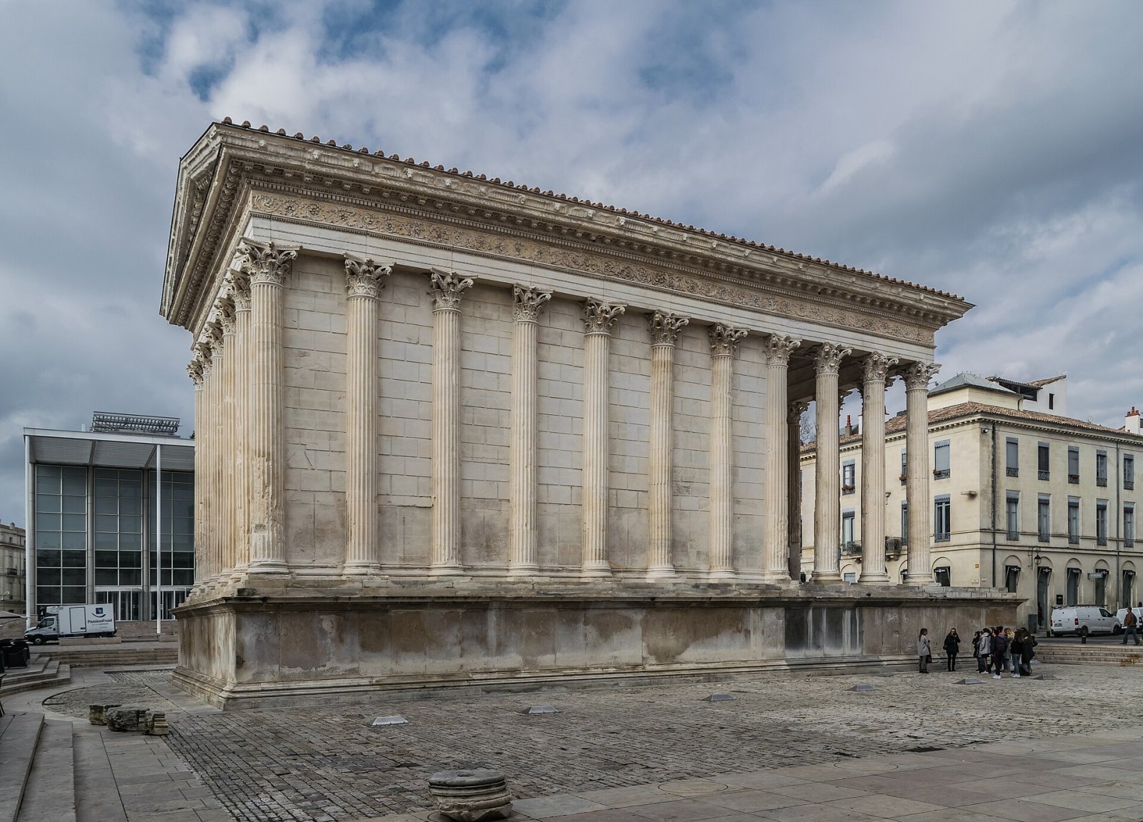 Maison Carrée: The Roman Jewel of Nîmes - Nîmes | Secret World Trip Planner