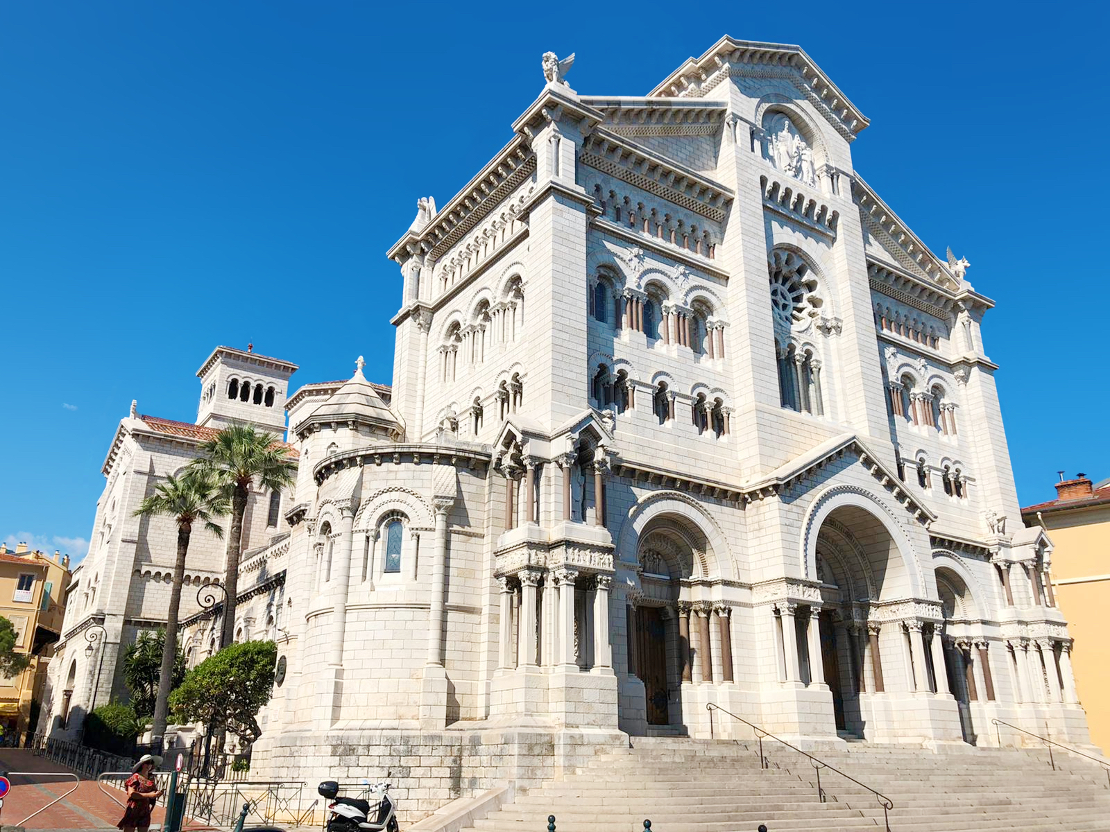 Entdecken Sie die Cathédrale de Monaco: ein Juwel der Kultur und Geschichte - Palais Princier | Secret World Trip Planner