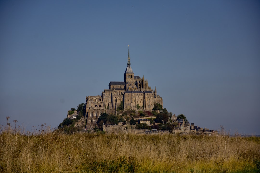 Entdecken Sie Mont Saint-Michel: ein Juwel der Normandie - Nogent-le-Roi | Secret World Trip Planner