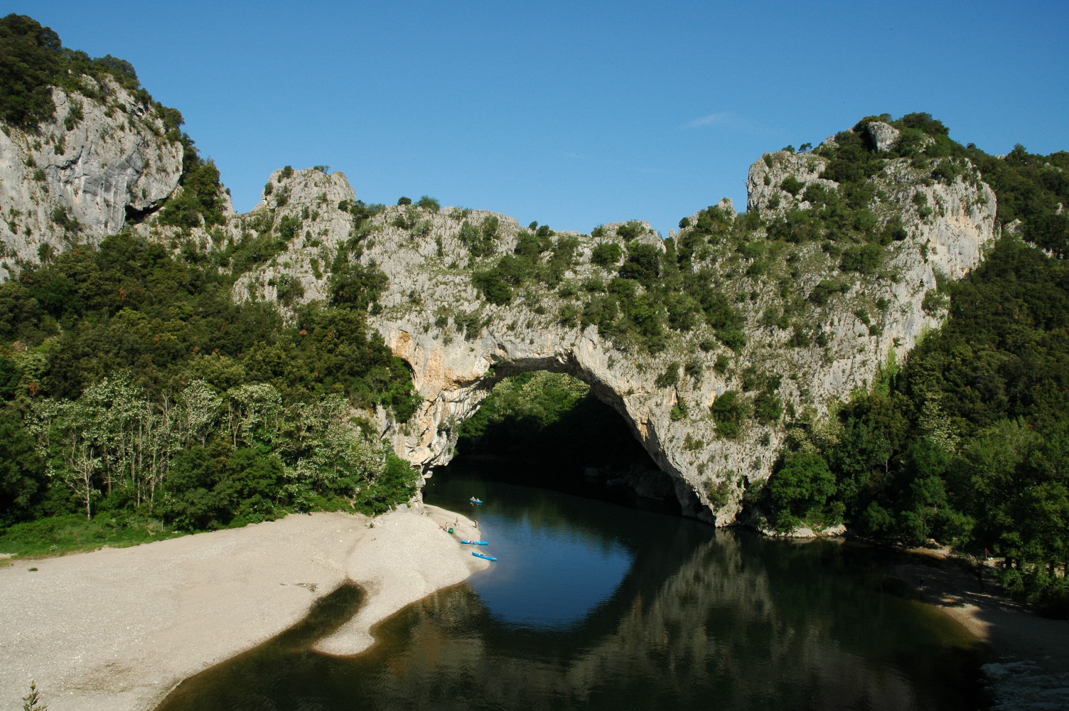 Gorges de l'Ardèche: Un gioiello naturale in Francia - Salavas | Secret World Trip Planner