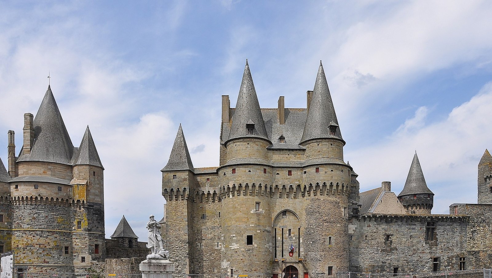 Entdecken Sie den Charme des Château de Vitré in der Bretagne - Vald'Yerre | Secret World Trip Planner