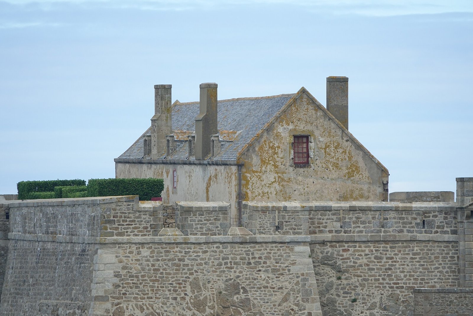 Entdecken Sie die Remparts de Saint-Malo: Geschichte und Schönheit der Bretagne - Pecqueuse | Secret World Trip Planner