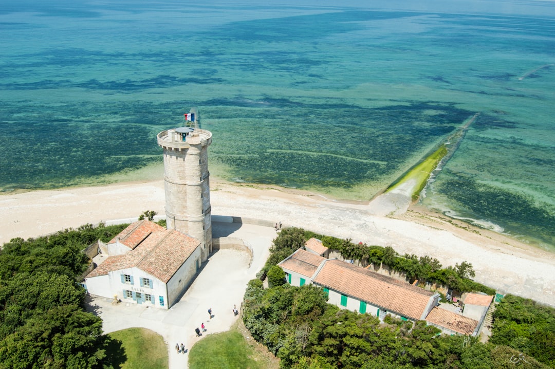 Discover the Goulphar Lighthouse in Belle-Île: A Unique Experience — Châteauneuf-Val-de-Bargis
