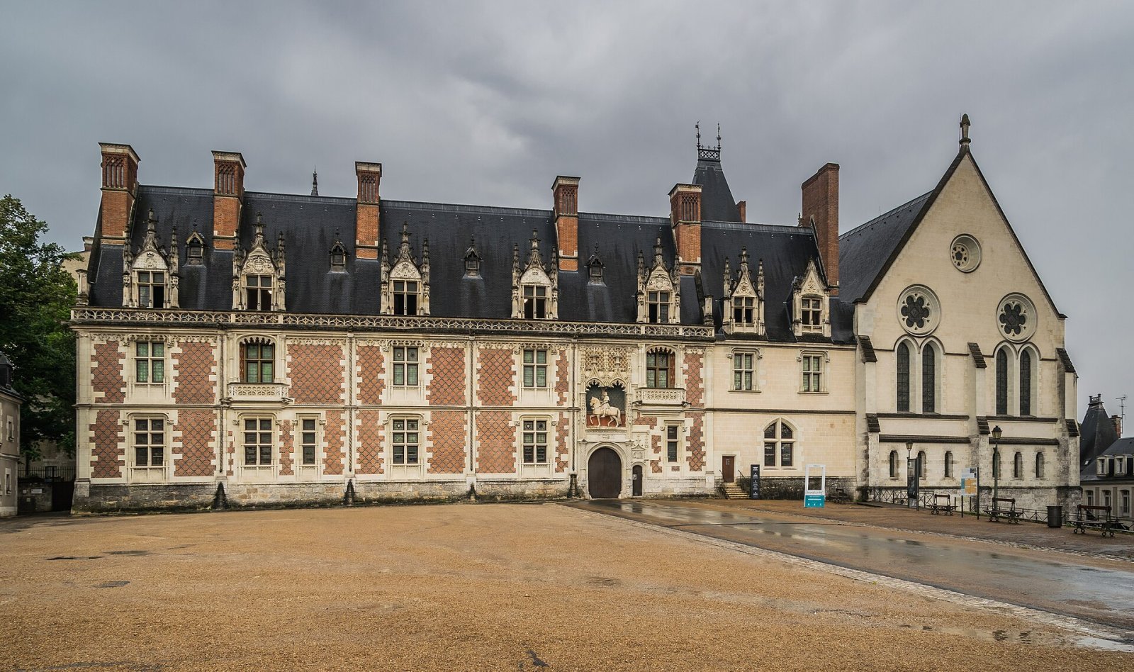 Scopri il Fascino Storico del Château de Blois — Blois