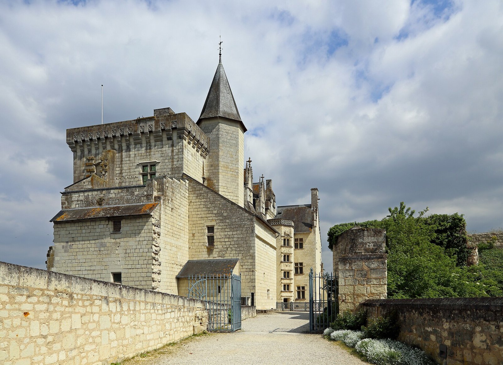 Entdecken Sie den Charme des Château de Montsoreau im Loiretal - Montsoreau | Secret World Trip Planner