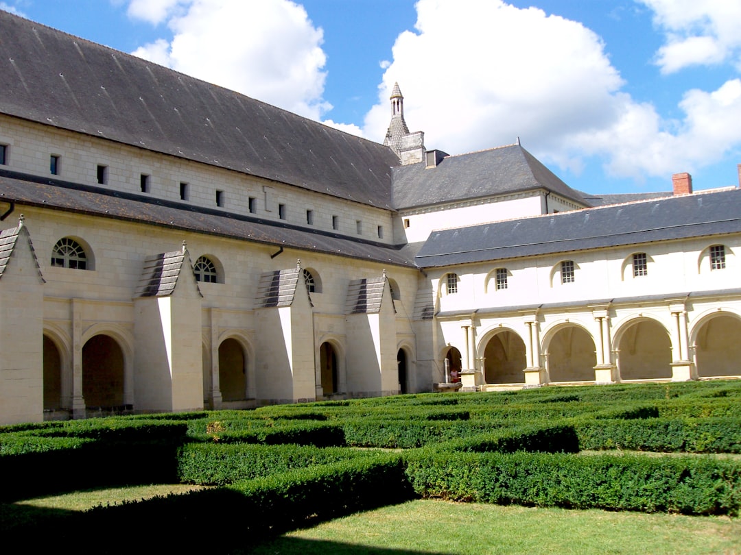 Besuchen Sie die Abbaye de Fontevraud: ein kulturelles Juwel in Frankreich - Fontevraud-l'Abbaye | Secret World Trip Planner