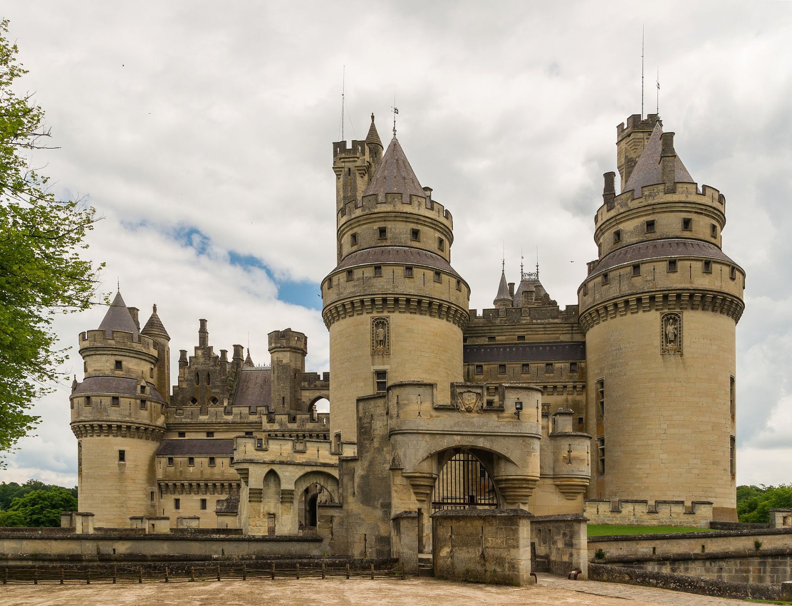 Discover the Charm of Château de Pierrefonds in Occitanie — Pierrefonds