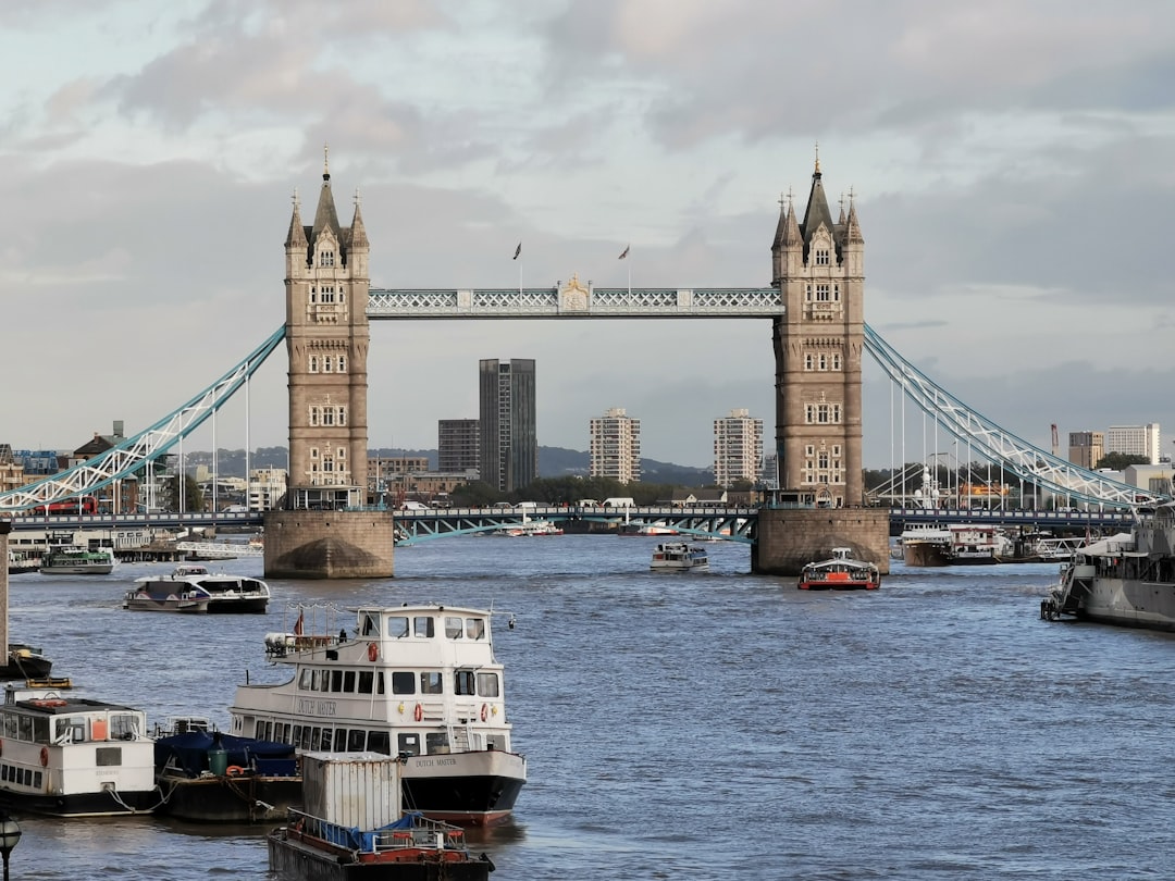 Secret World vs Google Trips: Best London Trip Planner - Londra | Secret World Trip Planner