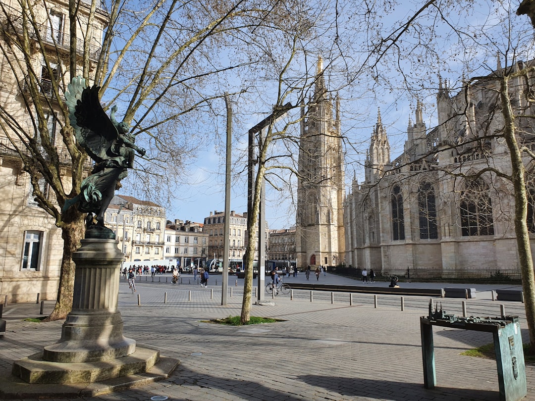 Entdecken Sie die Cathédrale Saint-André in Bordeaux: ein neoklassizistisches Juwel — Saint-Germain-et-Mons